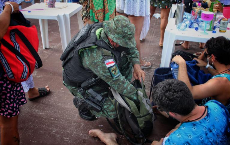 cif CIF fluvial apreende drogas e encerra festa clandestina com cerca de 80 pessoas em flutuante