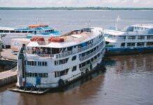 No Amazonas, transporte fluvial e rodoviário retornam com restrições