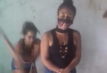 Toma tua merenda! Blindada é espancada com madeira por duas mulheres; veja vídeo