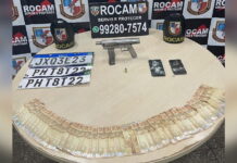 Dupla é presa com arma e R$ 2 mil na capital