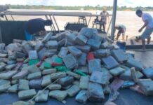 Base Arpão apreende mais de três toneladas de drogas escondidas em porão de balsa