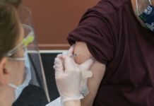 Portadores de HIV e pacientes oncológicos são inseridos na nova etapa de vacinação no município de Maués