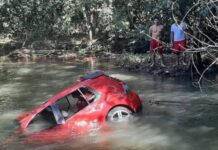 Casal é encontrado morto dentro de carro em igarapé; veja vídeo