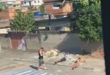 Jovens são executados em plena luz do dia; veja vídeo