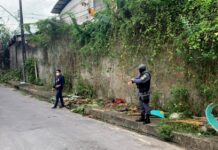 Homem é morto por dupla em moto enquanto conversava com amigos