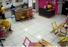 Homem tenta assaltar sorveteria e leva surra de funcionários; veja vídeo