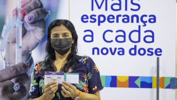 Vacinacao-Covid-19-Camila-Batista-Semsa-2-720x407