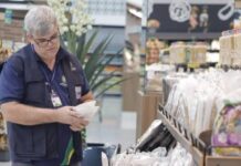 Procon-AM apreende mais de 39kg de produtos estragados em um supermercado na zona Leste de Manaus