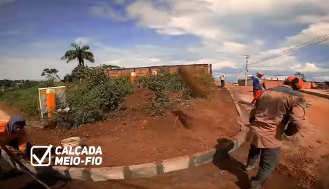 lolo Prefeitura de Manacapuru realiza serviços de Pavimentação no Bairro Novo Horizonte