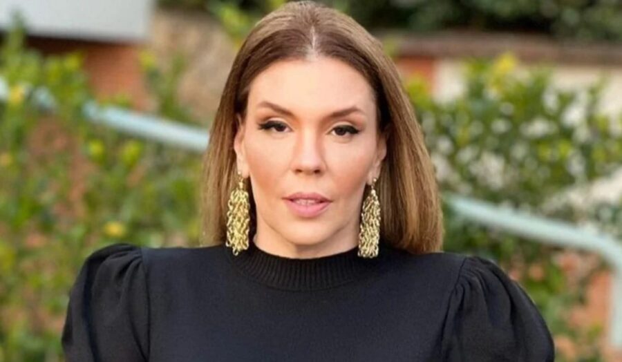 Screenshot_8 Simony: cantora foi diagnosticada com um câncer de intestino após perceber inchaços na virilha