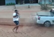 VÍDEO: Homem consegue salvar seu bebê 1 ano de ser atropelado por carro em alta velocidade