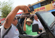 Após queda nas pesquisas, Amazonino é obrigado a ir para rua fazer corpo a corpo com o eleitorado