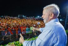 Lula reúne mais de 30 mil pessoas em comício em Manaus