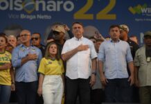 Bolsonaro declara apoio à reeleição de Wilson Lima, em comício em Manaus