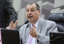 Senador Omar vota por piso salarial de fisioterapeutas e defende valorização da categoria