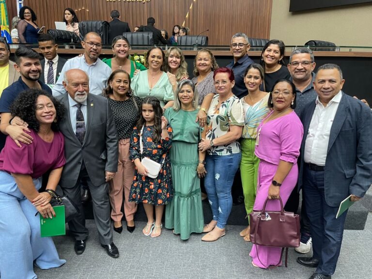 Secretária Executiva de Educação de Rio Preto da Eva recebe Medalha do Mérito na Aleam