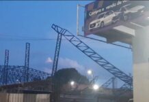 Estrutura de ferro desaba e deixa quatro pessoas feridas em Manaus