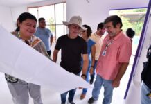 Prefeito David Almeida fiscaliza revitalização de Cras na zona Leste e anuncia entrega para final do ano