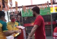 VÍDEO: Revoltado, homem xinga e chama atendente de mercado para porrada em Manaus