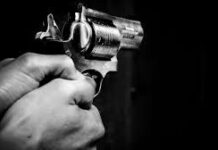 Durante briga em família homem atira na perna de irmão