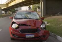 Mulher morre e namorado fica ferido durante grave acidente no viaduto de Flores