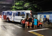 Acidente entre ônibus e carro deixa quatro pessoas feridas em Manaus