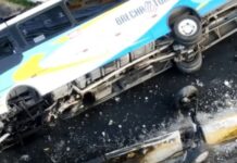 Ônibus que fazia rota bate em dente de dragão e capota no bairro Chapada