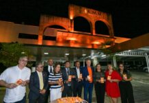 Caio André inaugura iluminação temática da CMM, em alusão à campanha ‘Março Laranja’