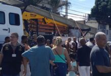 Moradores protestam contra a instalação dos contadores SMC e funcionários da AM Energia são levados para à delegacia