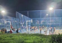 Homem é morto a tiros após ser perseguido por criminosos na quadra de esportes no Morro da Liberdade