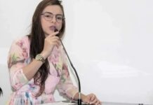 Apoiadores e familiares da vereadora Lindynes Leite xingam mulheres durante inauguração do Teatro Municipal em Manacapuru