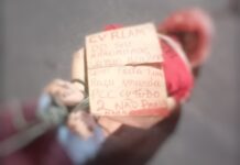 Com os pés e mãos amarrados, corpo com bilhete é deixado no meio da rua no Jorge Teixeira