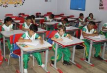 Alunos da rede municipal de ensino de Tapauá, retornam às aulas com fardamento escolar completo