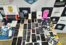 Polícia detém dupla com mais de 27 celulares roubados em Coari