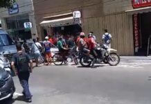 VÍDEO: Suspeito de roubo no Centro leva uma surra de populares revoltados