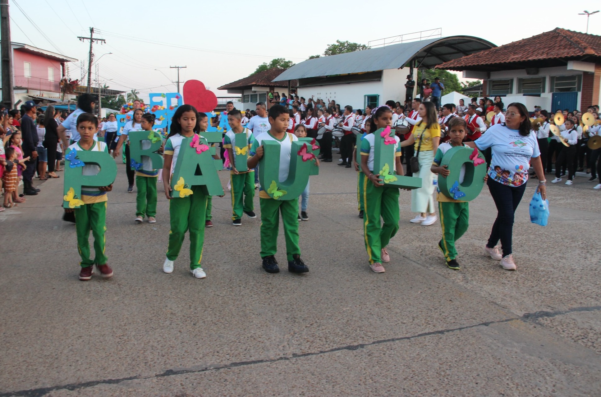 374285354_642821957950548_5873386458214221752_n Prefeitura e Semed de Tapauá organizam desfile Cívico Militar em homenagem a semana da Pátria