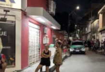 Criminosos em uma motocicleta deixam uma pessoa morta e outra ferida a tiros no Alvorada