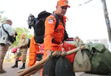 Governo do Amazonas monta uma força tarefa para atender os moradores de Beruri após desabamento de um barranco