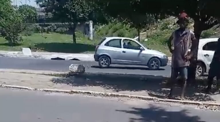 VÍDEO: Homem leva um tiro no abdômen e fica agonizando no chão à espera do Samu