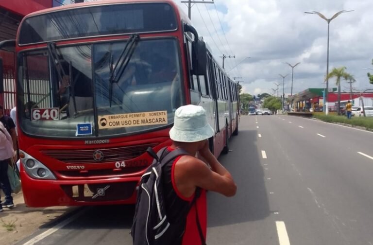 Após se negar dar seu celular, passageiro leva tiro na perna durante assalto a coletivo 640