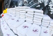 Colombiano é preso em embarcação com fuzil e uma tonelada de cocaína no AM