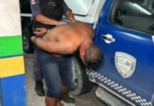 “Doidão” fecha rua para bebedeira e acaba preso por agredir pedestres em Manaus