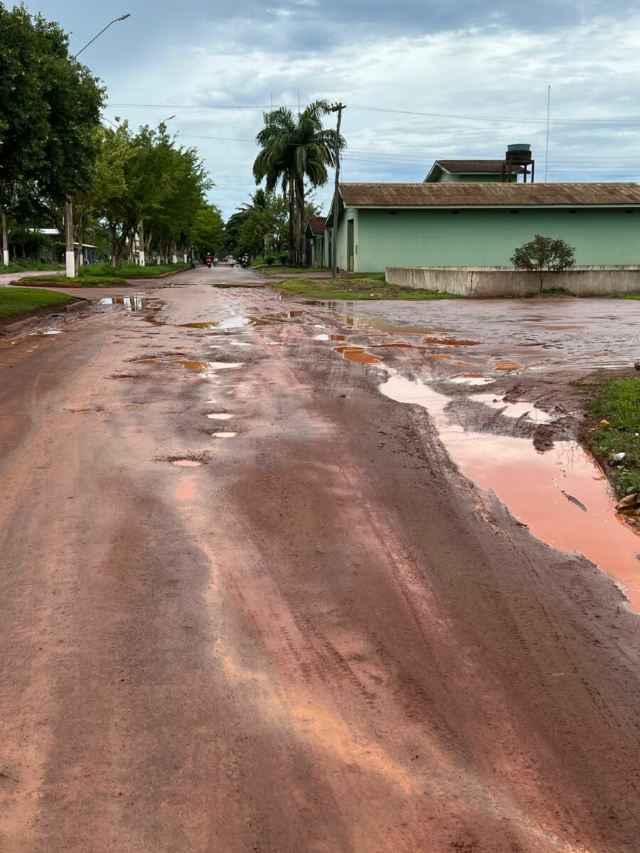 WhatsApp-Image-2024-01-23-at-8.14.24-AM-1 Boca do Acre entregue a buracos e muita lama enquanto o prefeito Zeca Cruz curte a vida com as "novinhas"