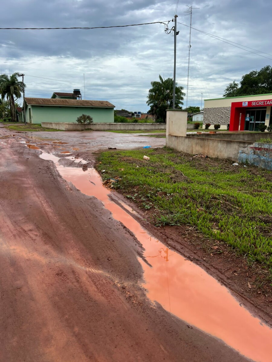 WhatsApp-Image-2024-01-23-at-8.14.24-AM-2 Boca do Acre entregue a buracos e muita lama enquanto o prefeito Zeca Cruz curte a vida com as "novinhas"