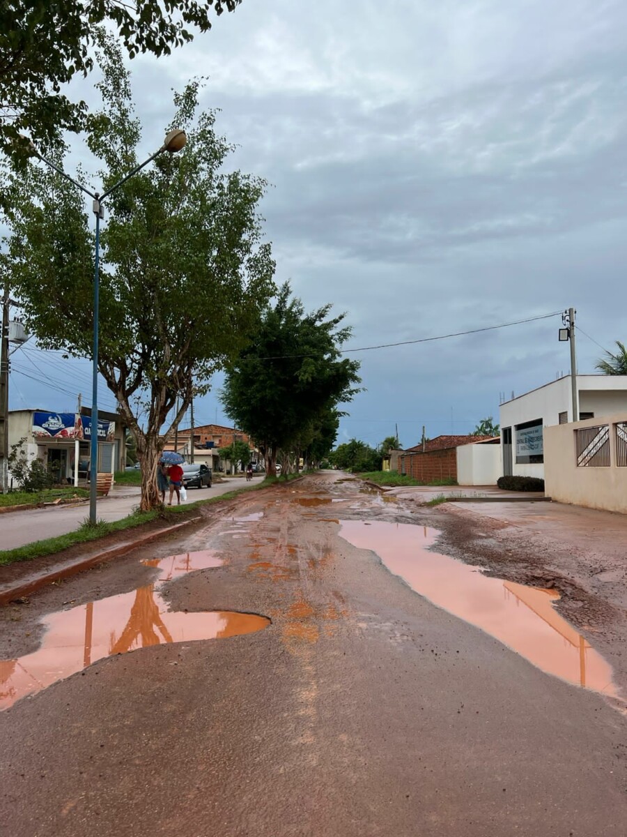 WhatsApp-Image-2024-01-23-at-8.14.25-AM-1 Boca do Acre entregue a buracos e muita lama enquanto o prefeito Zeca Cruz curte a vida com as "novinhas"