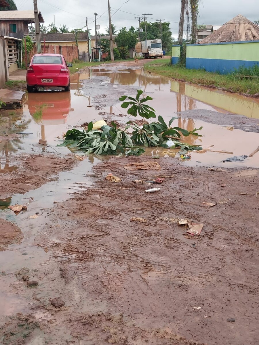 WhatsApp-Image-2024-01-23-at-8.14.26-AM Boca do Acre entregue a buracos e muita lama enquanto o prefeito Zeca Cruz curte a vida com as "novinhas"