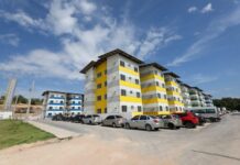 Famílias escolhem apartamentos no Residencial Ozias Monteiro II, onde irão morar