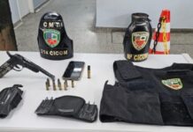 Homem é preso pela Polícia Militar do Amazonas com armas, munições e colete balístico