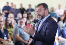 Com R$ 7,6 milhões em investimentos, Wilson Lima entrega novos veículos e equipamentos para unidades da UEA na capital e interior