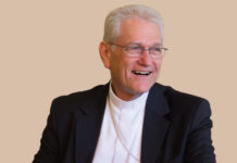 Dom Leonardo Steiner entrega sua carta de renúncia ao papa Leão, após completar 75 anos